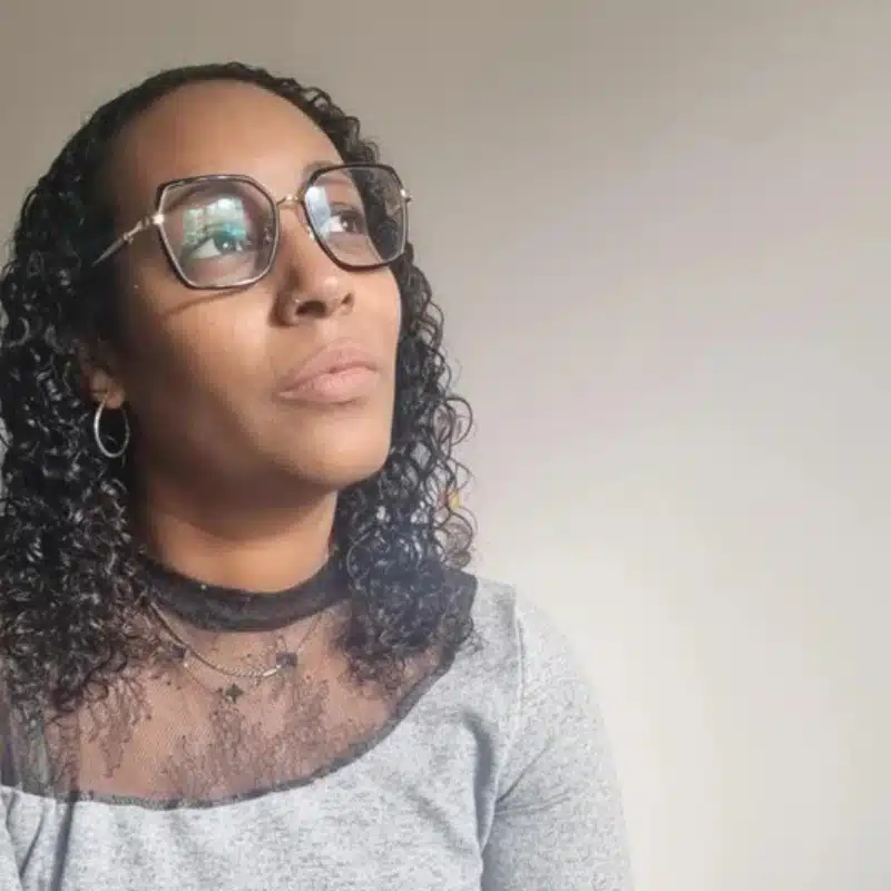 Stecy, doula de fin de vie dans les Yvelines (78) – accompagnement palliatif et soutien aux aidants en Île-de-France